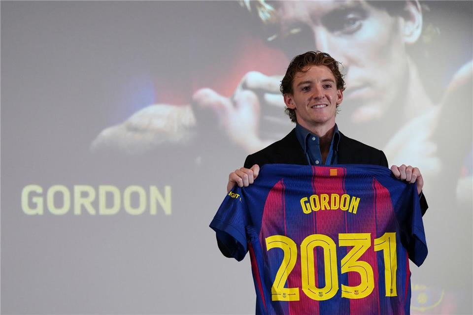 Anthony Gordon wechselt von Newcastle United zum FC Barcelona.Joan Mateu/AP/dpa