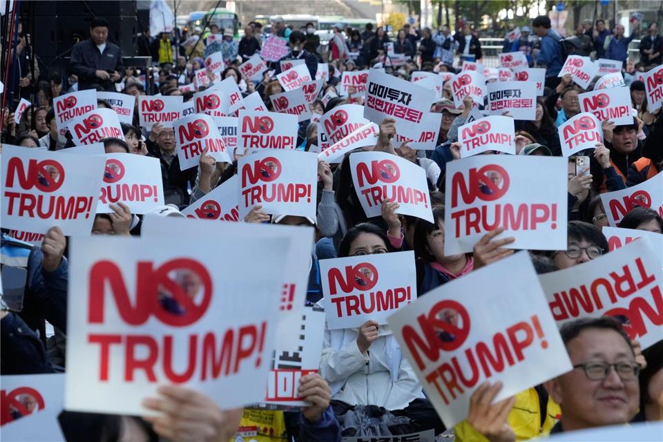 Bilder des Tages  Anti-Trump-Demo in SüdkoreaAhn Young-joon/AP/dpa