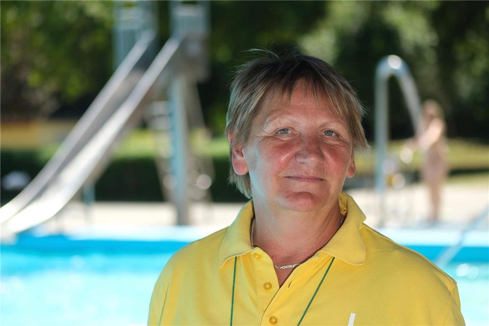 Antje Silber arbeitet seit über 30 Jahren im Sommerbad. Sebastian Willnow/dpa