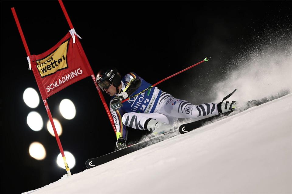 Anton Grammel in Aktion beim Nacht-Riesenslalom von Schladming.Gabriele Facciotti/AP/dpa