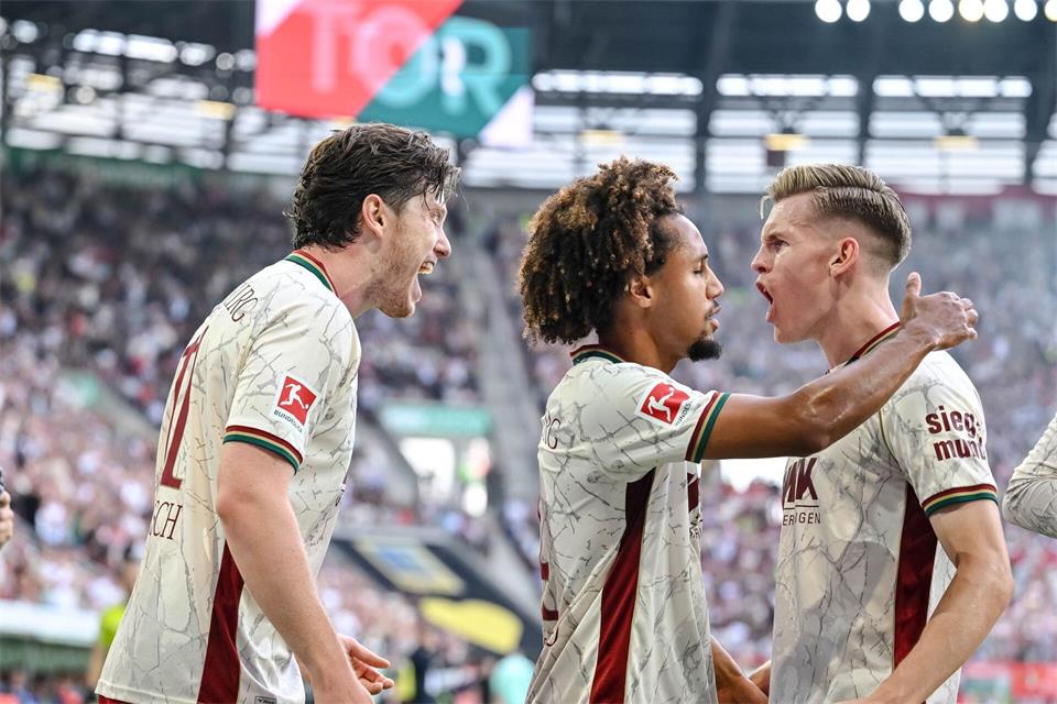 Anton Kade (r) brüllt seine Freude nach seinem 2:0 heraus. Harry Langer/dpa