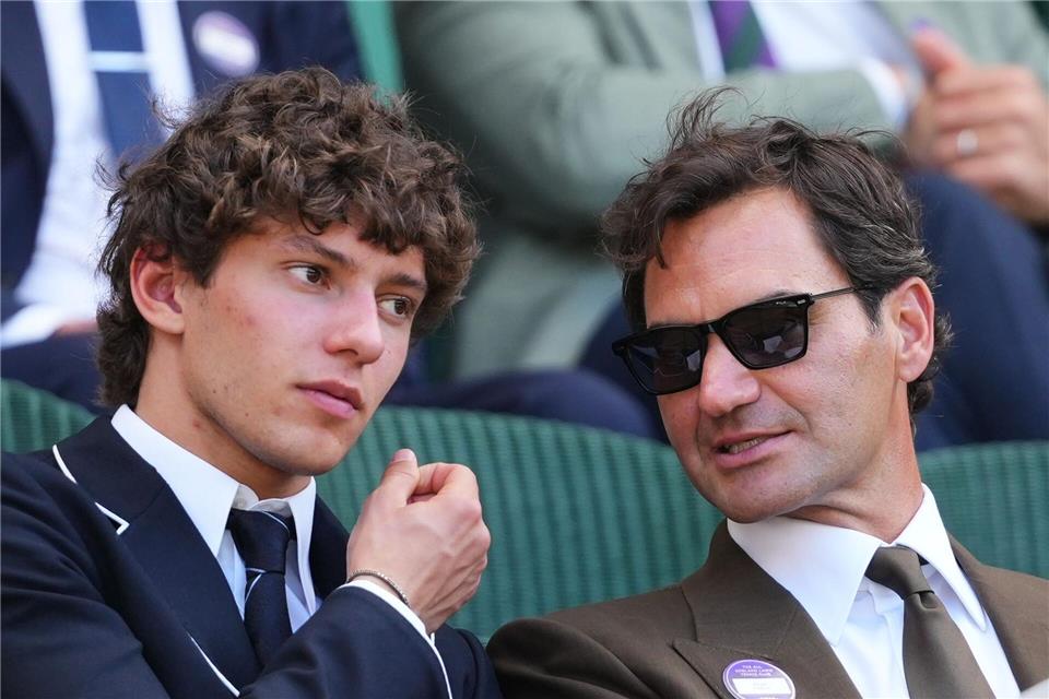 Antonelli unterhielt sich in Wimbledon angeregt mit Roger Federer. (Archivbild)Kirsty Wigglesworth/AP/dpa
