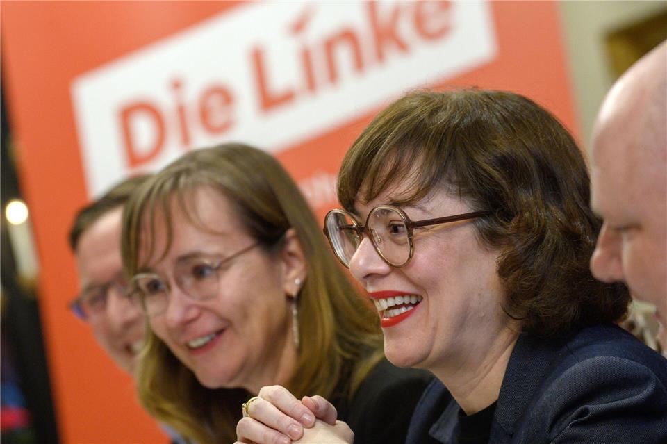 Antonia Kaloff (rechts) will in den Landtag. Spitzenkandidatin Eva von Angern ist dort Fraktionschefin der Linken. (Archivbild)Klaus-Dietmar Gabbert/dpa