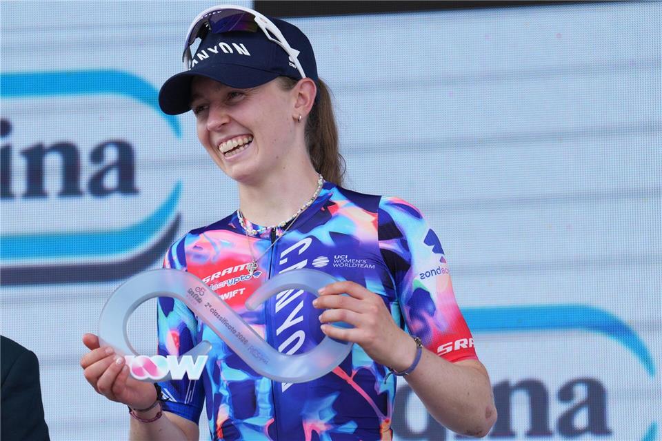 Antonia Niedermaier freut sich über ihren zweiten Platz beim Giro d’Italia.Davide Spada/LaPresse via ZUMA Press/dpa
