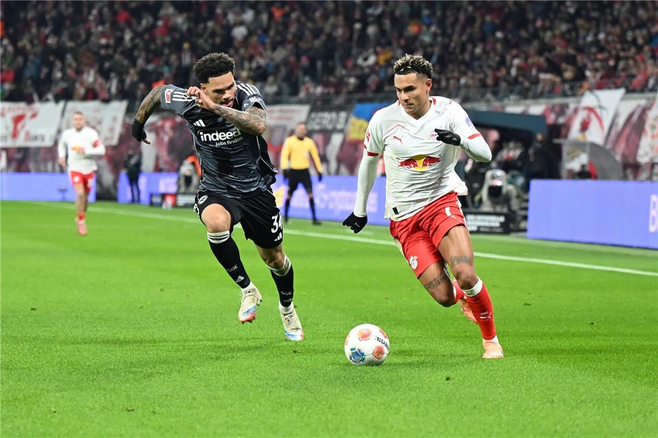 Antonio Nusa (RB Leipzig/r.) fällt verletzt aus. (Archivbild)Jennifer Brückner/dpa