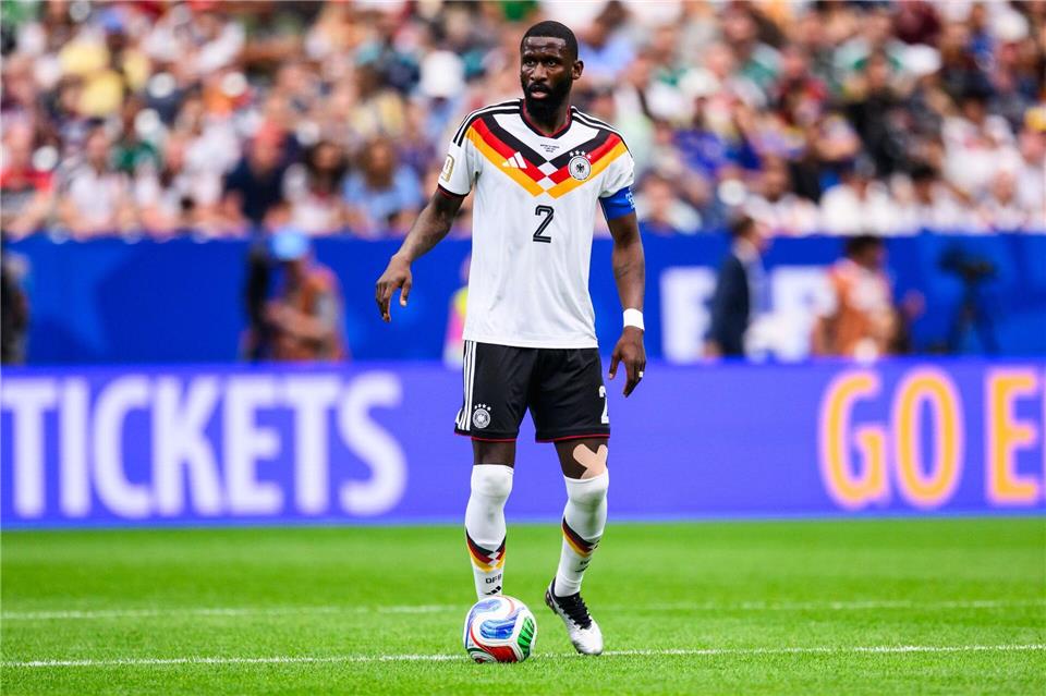 Antonio Rüdiger bleibt bei Real Madrid.Tom Weller/dpa