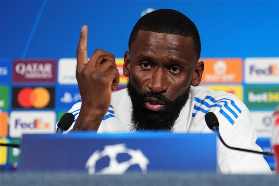 Antonio Rüdiger polarisiert oft - auf und neben dem Fußballplatz. (Archivbild) Martin Rickett/PA Wire/dpa