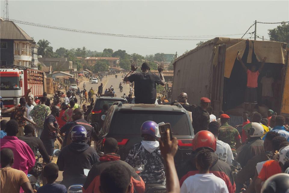 Antonio Rüdiger unterwegs im Heimatdistrikt seiner Mutter.Fred Santos/Antonio Rüdiger Foundation/dpa