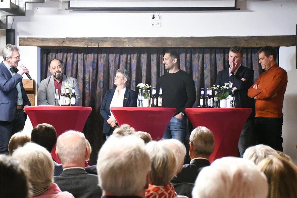 Antonis Böing (v.l.), Iman Kousheshrani, Tatjana Lanvermann, Fabian Bahlmann, Hermann Baumeister und Dr. Johannes Günter brachten viele Ideen und Anregungen zum Thema Heimat mit.
