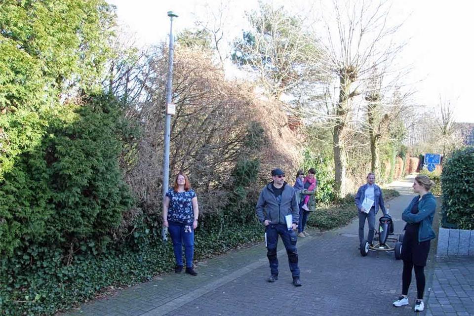 Anwohner der Dechant-Karthaus-Straße sehen die geplante Innenverdichtung in ihrer Siedlung mit Sorge.