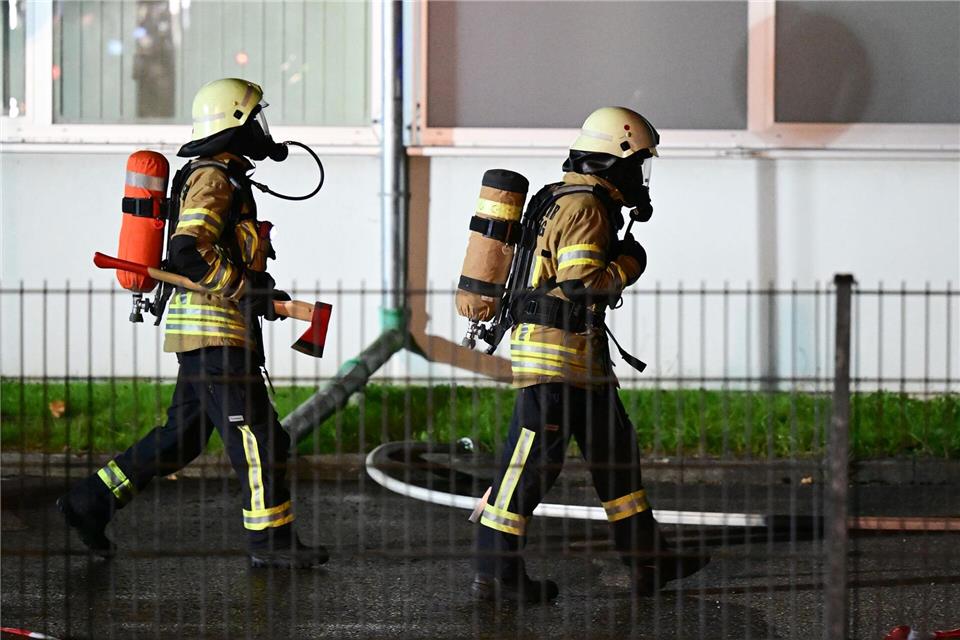 Anwohnerinnen und Anwohner wurden aufgefordert, Fenster und Türen geschlossen zu haltenBernd Weißbrod/dpa
