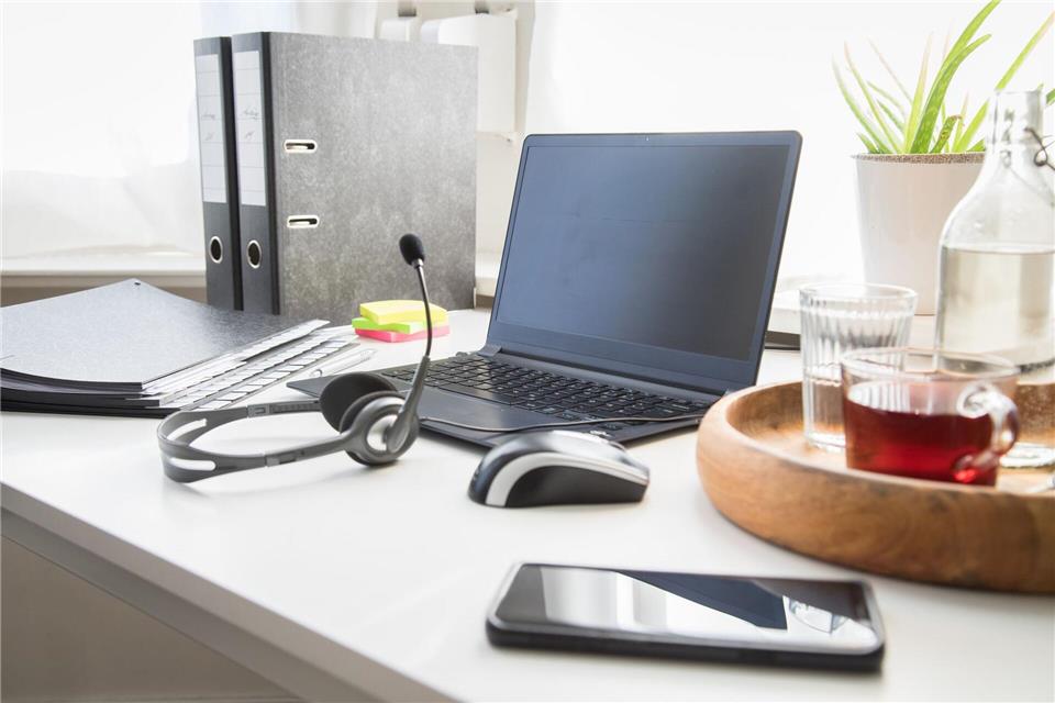 Arbeiten Sie lieber zu Hause als im Büro? Dann können Sie einige Ihrer Ausgaben steuerlich geltend machen.picture alliance / dpa-tmn