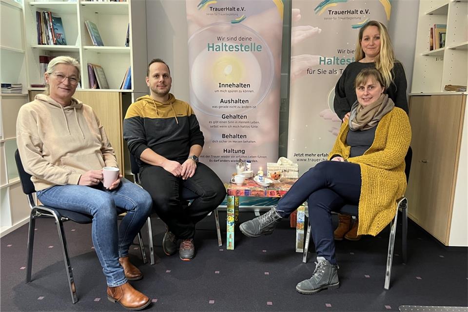 Arbeiten am neuen Jahresprogramm des Vereins mit (v. l.): Judith Kolschen, Simon Blankenhagen, Bettina Roßkamp und Katharina Blankenhagen.