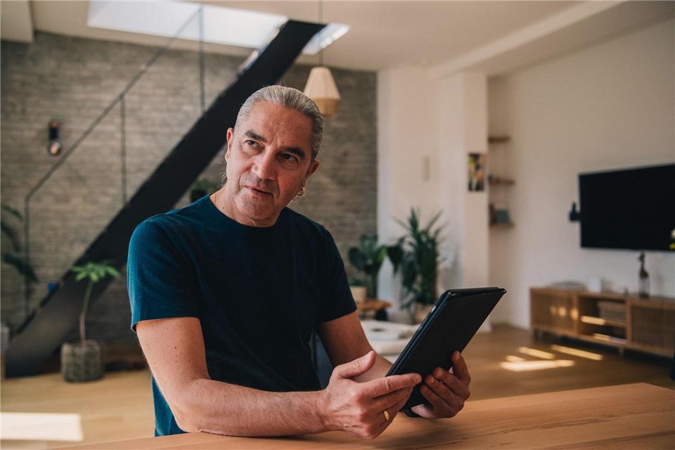 Arbeiten trotz Rente – mit Vorteil: Bis 2.000 Euro monatlich steuerfrei sind drin. Damit das auch bei den Vorauszahlungen ankommt, hilft ein kurzer Antrag ans Finanzamt.picture alliance / dpa-tmn