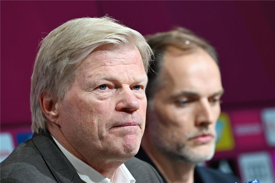 Arbeiteten einst in München zusammen: Der ehemalige Bayern-Vorstand Oliver Kahn (l) und der heutige englische Nationaltrainer Thomas Tuchel. (Archivbild)Angelika Warmuth/dpa