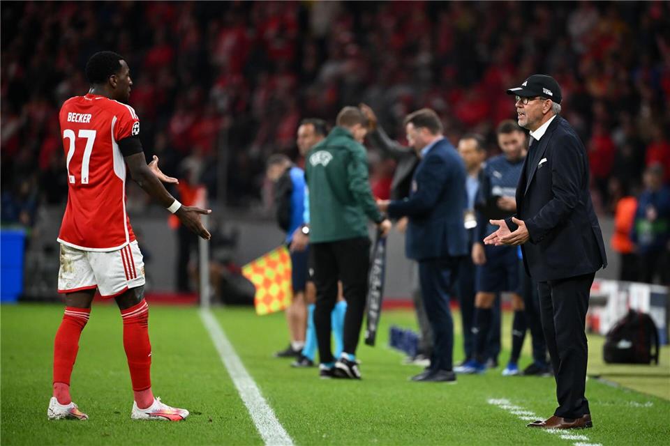 Arbeiteten schon bei Union Berlin zusammen: Urs Fischer (r) und Sheraldo Becker. (Archivbild)Sebastian Christoph Gollnow/dpa