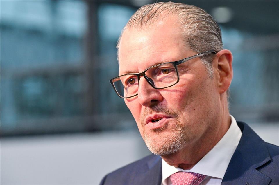 Arbeitgeberpräsident Rainer Dulger sieht vor allem bei Gewerkschaften und SPD die Notwendigkeit, sich zu bewegen. (Archivbild)Peter Kneffel/dpa