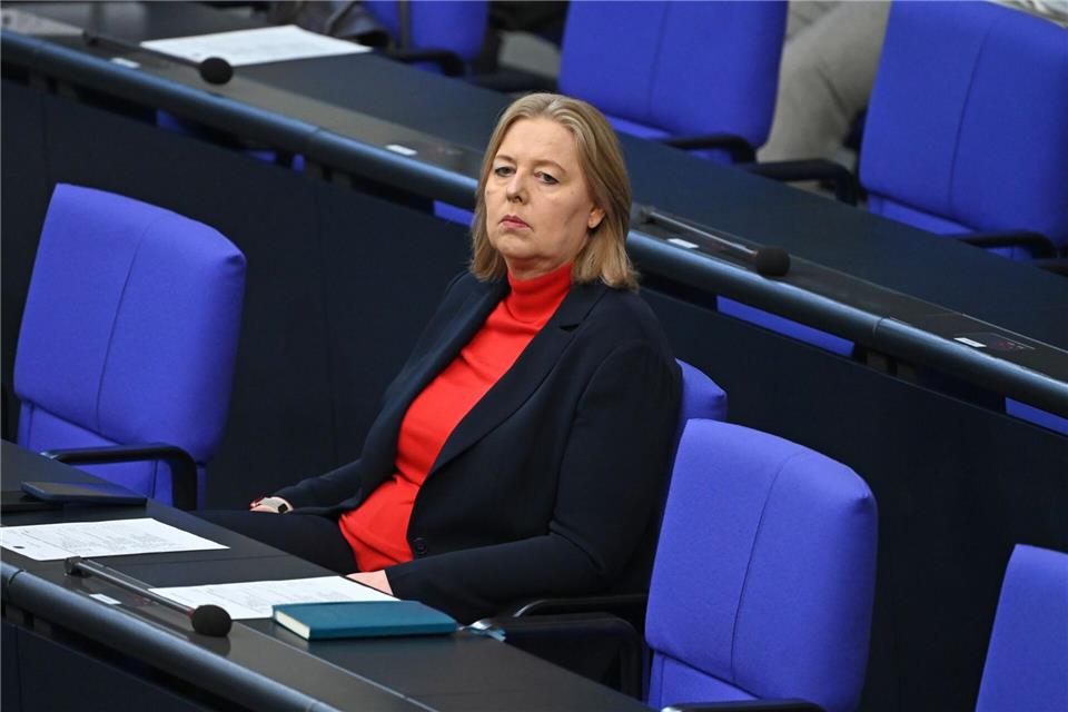 Arbeitsministerin Bärbel Bas (SPD) will bei der Rente nicht kleinbeigeben. (Archivfoto)Elisa Schu/dpa