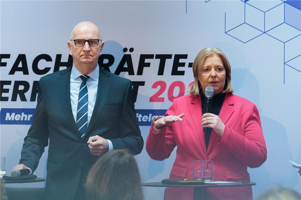 Arbeitsministerin Bärbel Bas und Brandenburgs Ministerpräsident Dietmar Woidke (beide SPD) starten eine Diskussionsreihe für mehr Fachkräfte. Carsten Koall/dpa