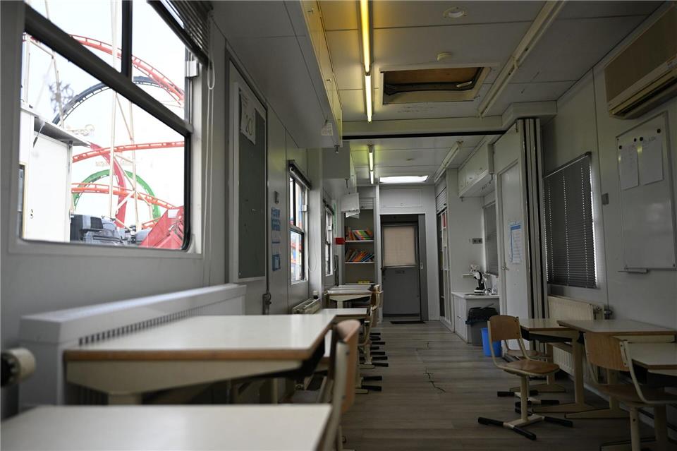 Arbeitsplatz mit Blick auf die Achterbahn.Leonie Asendorpf/dpa