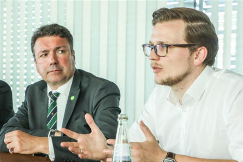 Archivbild: Stadtbaurat Dave Welling (r.) erläuterte im Rat, wie der Kontakt zum beauftragten Unternehmen im Frühjahr 2025 abriss.