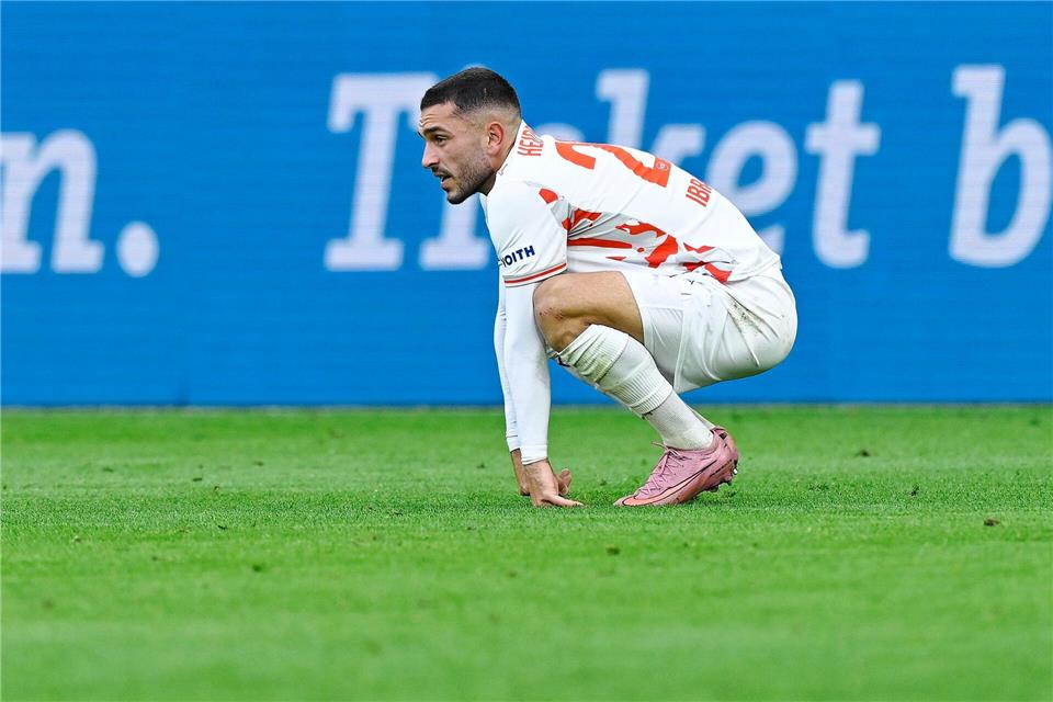 Heidenheims Trainer Schmidt: „So haben wir keine Chance“  Arijon Ibrahimovic und Heidenheim gehen in Sinsheim in die Knie.Uwe Anspach/dpa