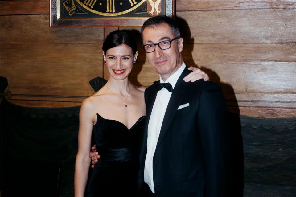 Arm in Arm und nun auch verheiratet durchs Leben. Alwin Maigler/Team Cem Özdemir /dpa