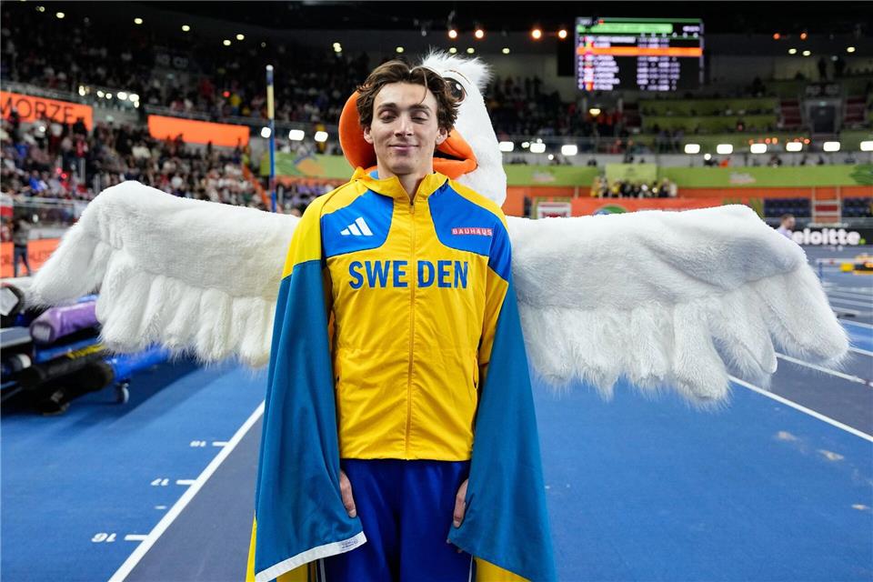 Armand Duplantis gewinnt wieder einmal Gold.Matthias Schrader/AP/dpa