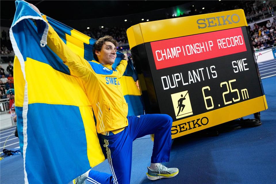 Armand Duplantis jubelt wieder als Weltmeister.Matthias Schrader/AP/dpa