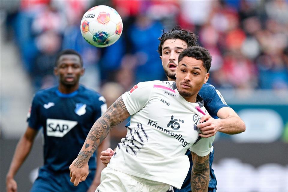 Armindo Sieb (vorn) spielt künftig in den USA. (Archivbild)Uwe Anspach/dpa