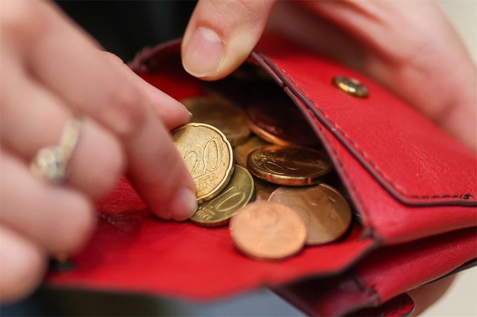 Armut in der Ausbildung sei längst kein Randthema mehr, sagt der DGB. (Symbolbild)Jan Woitas/dpa