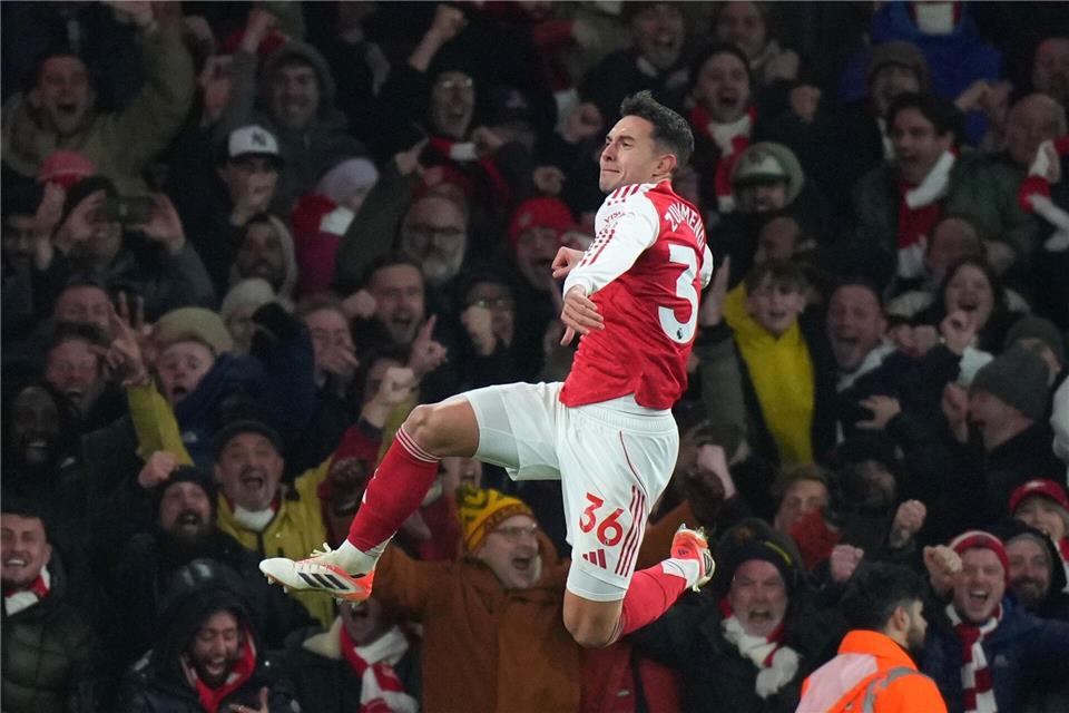 Arsenals Martin Zubimendi jubelt über sein Tor zum 2:0.Alastair Grant/AP/dpa