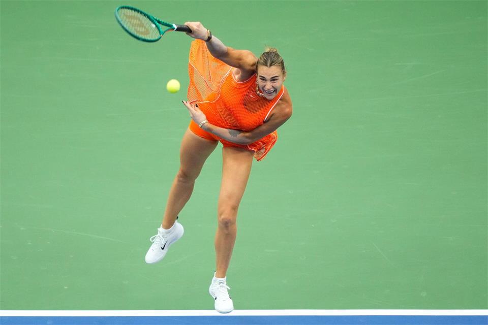 Aryna Sabalenka geht mit Power in die nächste Runde. Yuki Iwamura/AP/dpa