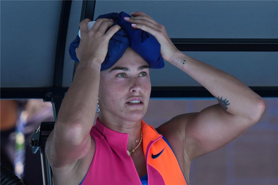 Aryna Sabalenka hat in Melbourne der großen Hitze getrotzt.Aaron Favila/AP/dpa