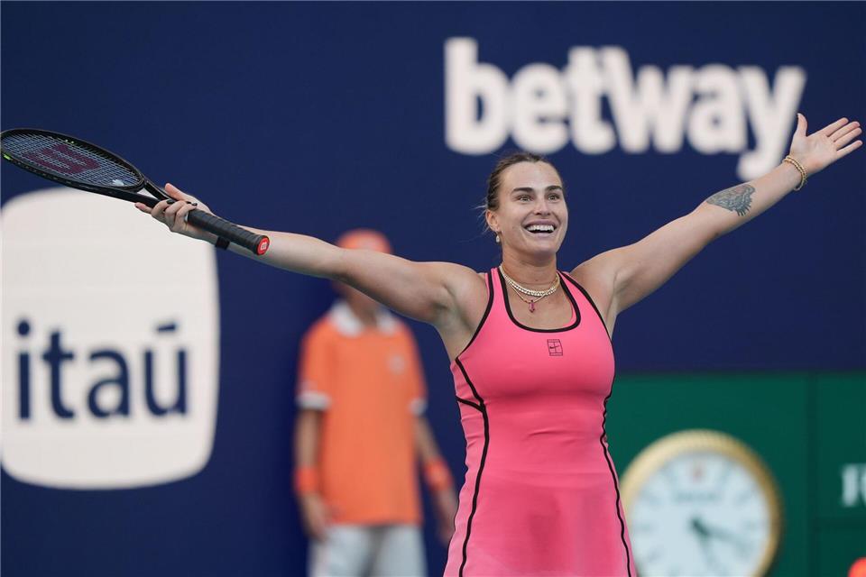 Aryna Sabalenka reagiert nach ihrem Sieg.Marta Lavandier/AP/dpa