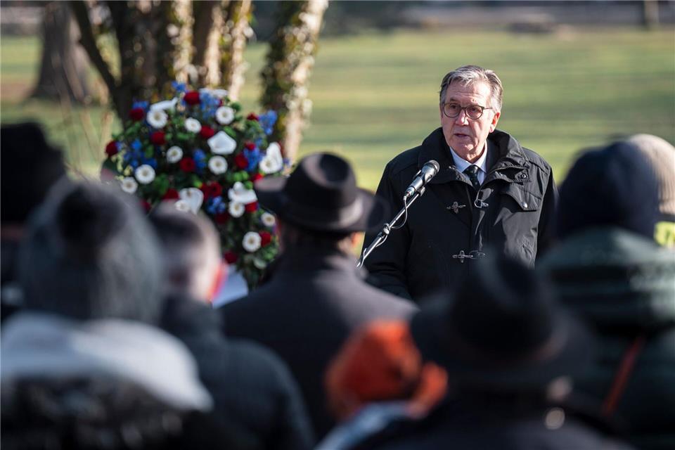Aschaffenburgs Oberbürgermeister Jürgen Herzing (SPD) lobte den Zusammenhalt in der Stadt nach der Tat.Daniel Vogl/dpa