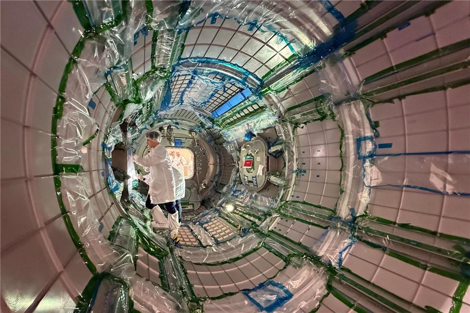 Aschbacher will verhindern, dass Personal und Raumfahrt-Firmen aus Europa abwandern. (Archivbild)Rachel Tabea Boßmeyer/dpa