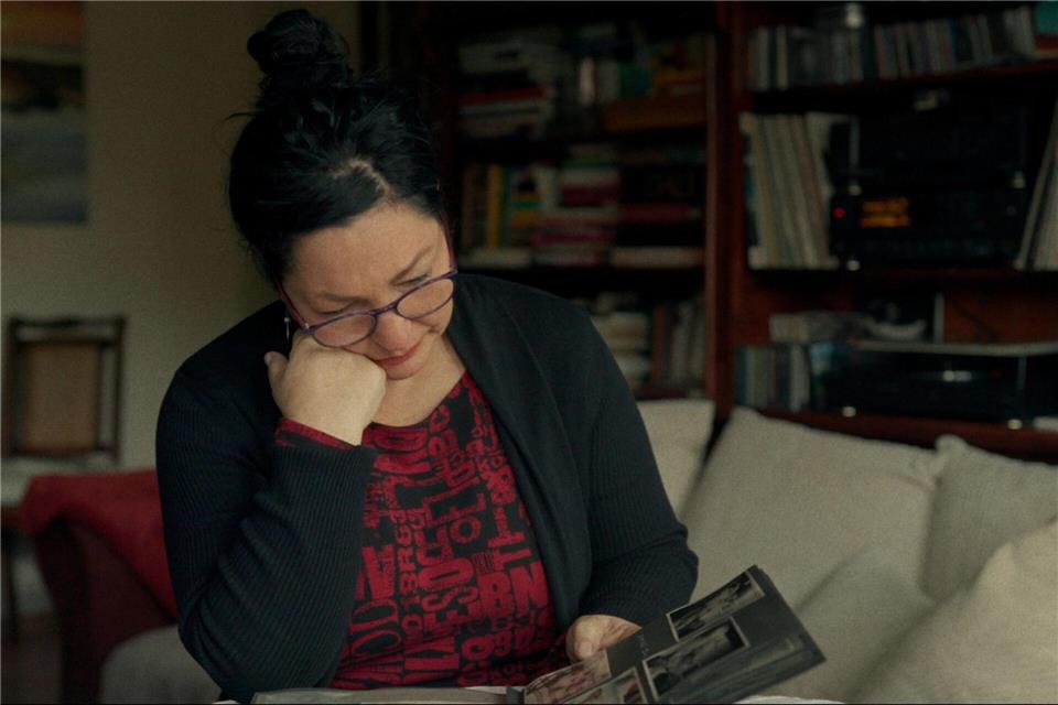 Astrid Passin hat ihrem Vater bei dem Anschlag verloren.Marcus Winterbauer/ZDF/dpa