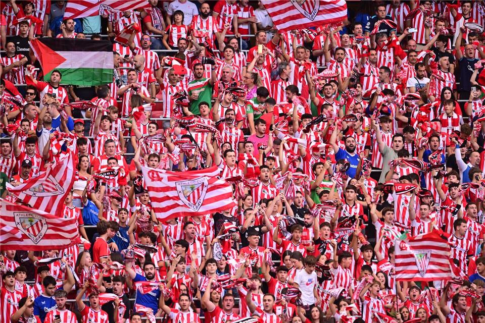 Athletic Bilbao hat eine spezielle Philosophie und frenetische Fans.Miguel Oses/AP/dpa