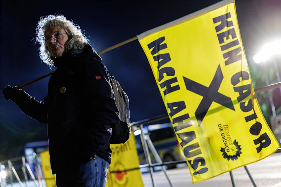 Atomkraftgegner demonstrierten in Jülich, Bottrop und Ahaus gegen die Transporte. David Ebener/dpa