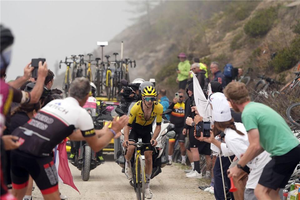 Attacke am Schotter-Monster: Simon Yates am Colle delle Finestre.Fabio Ferrari/LaPresse/dpa
