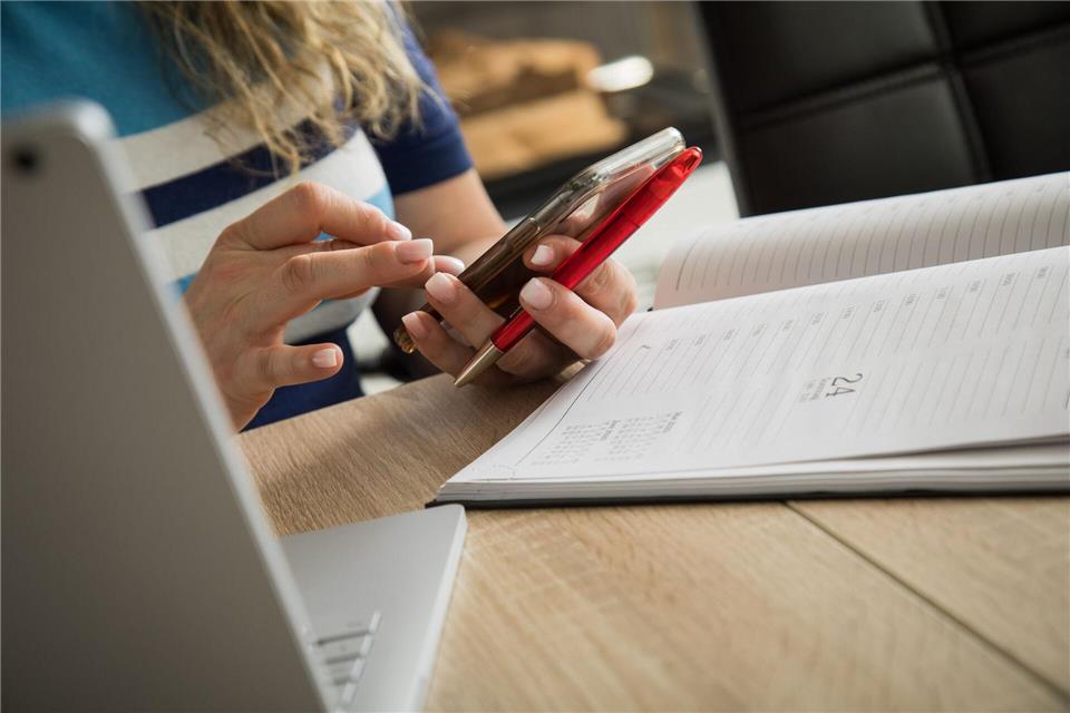 Job-Scam: Vorsicht bei Arbeitsangeboten per Messenger Attraktiver Nebenverdienst? Bei Stellenangeboten über Messengerdienste sollte man misstrauisch sein.picture alliance/dpa/dpa-tmn