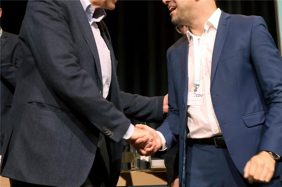 Auch 2024 war Merz als CDU-Bundesvorsitzender beim MV-Landesparteitag, bei dem Peters zum Landesvorsitzenden gewählt wurde. (Archivbild) Bernd Wüstneck/dpa