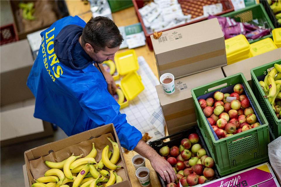 Auch Bananen und Äpfel kommen dieses Jahr mit in die Brotbox. Fabian Sommer/dpa