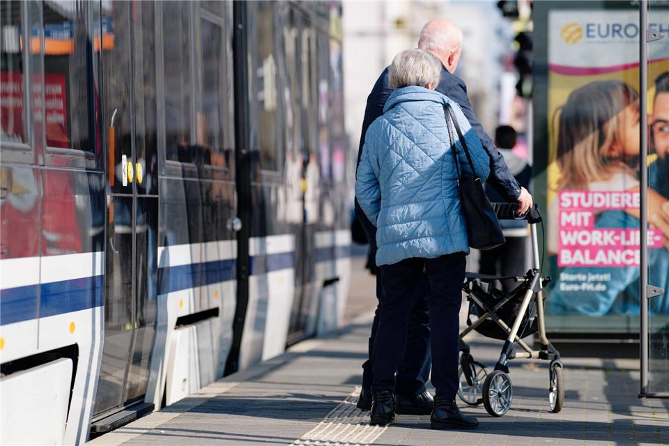 Auch Barrierefreiheit ist ein großes Thema für den ÖPNV. Uwe Anspach/dpa