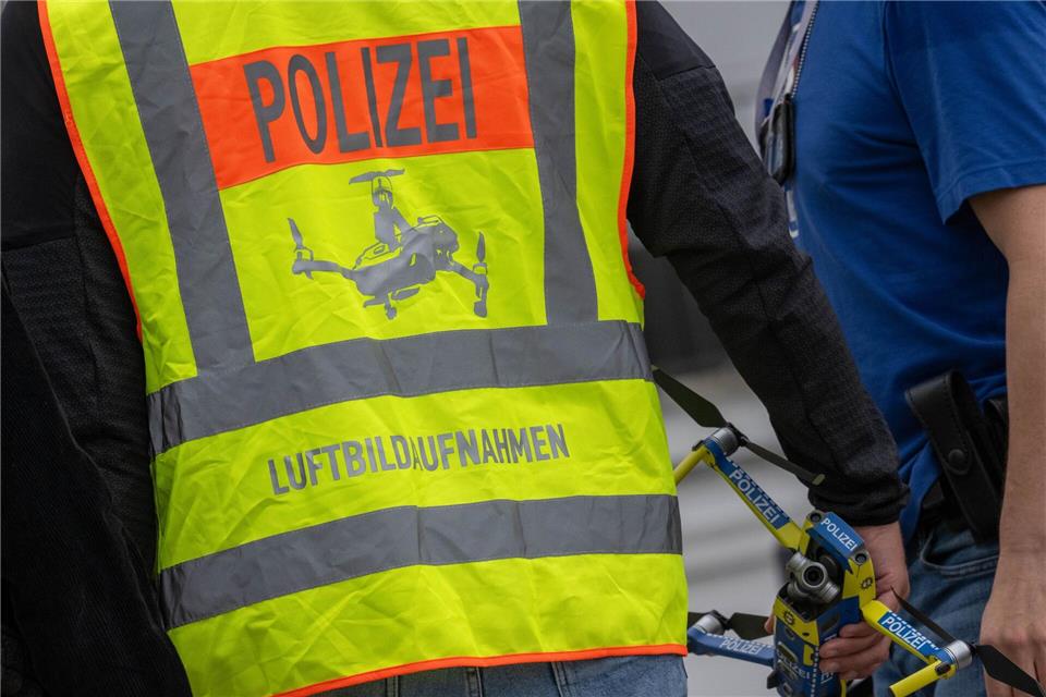 Landespolizei setzt auf chinesische Drohnen – Kritik  Auch Behörden anderer Länder und des Bundes setzen auf Drohnen des chinesischen Herstellers DJI. (Archivbild)Stefan Sauer/dpa