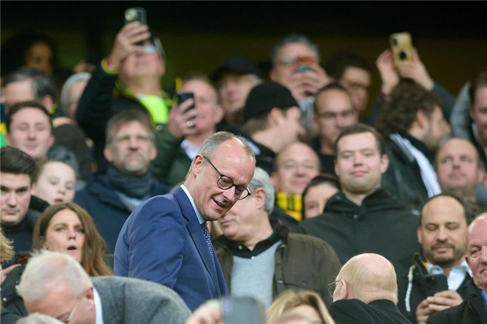 Auch Bundeskanzler Friedrich Merz (CDU) schaute sich das Spiel an.Bernd Thissen/dpa