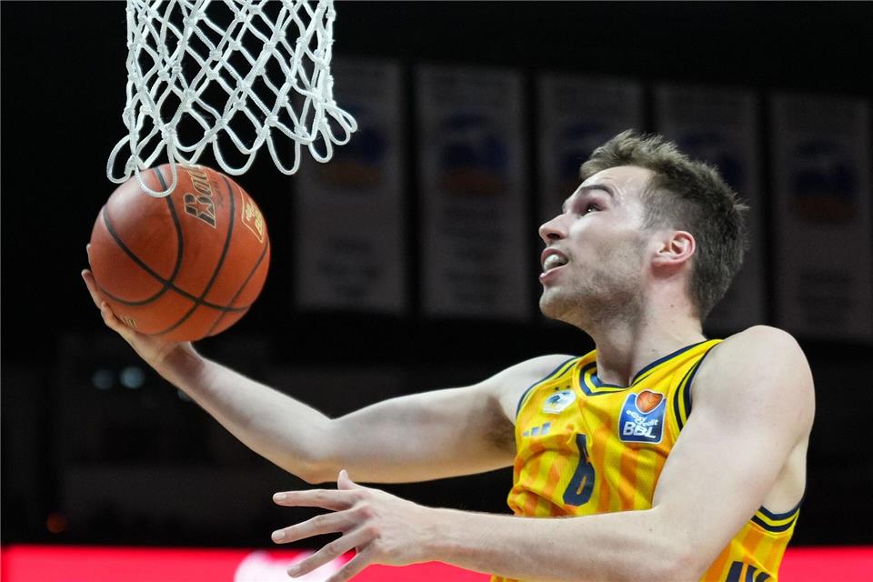 Auch Co-Kapitän Delow sieht sein Team im Aufschwung. (Archivbild)Soeren Stache/dpa