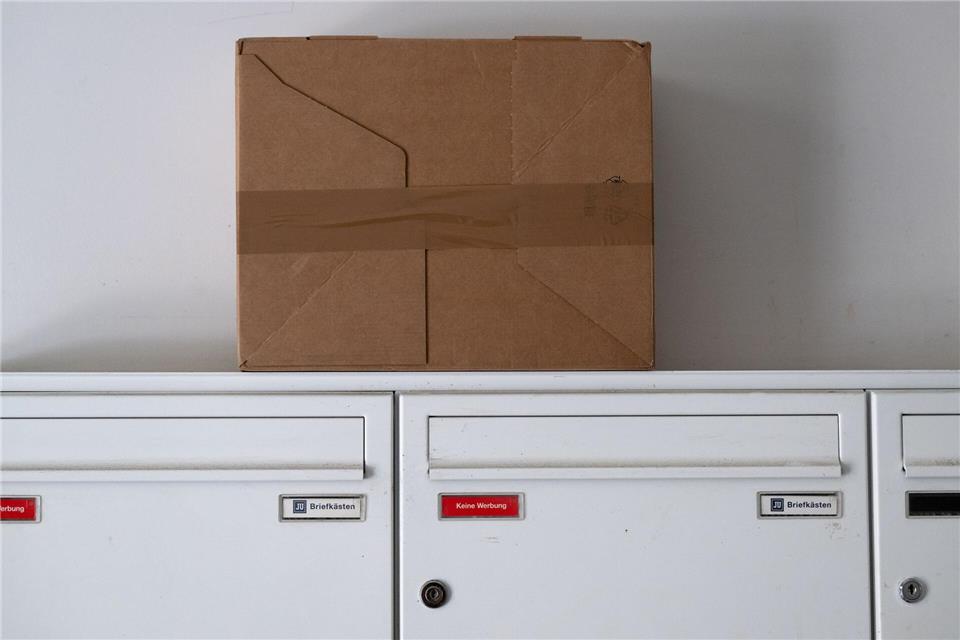Auch DHL hat seinen Paketdienst in die USA deutlich eingeschränkt. (Archivbild)Sven Hoppe/dpa