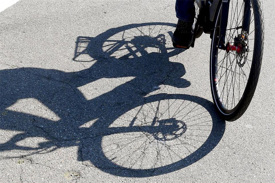 Auch E-Bikes lassen sich tunen. (Archivbild)Uli Deck/dpa